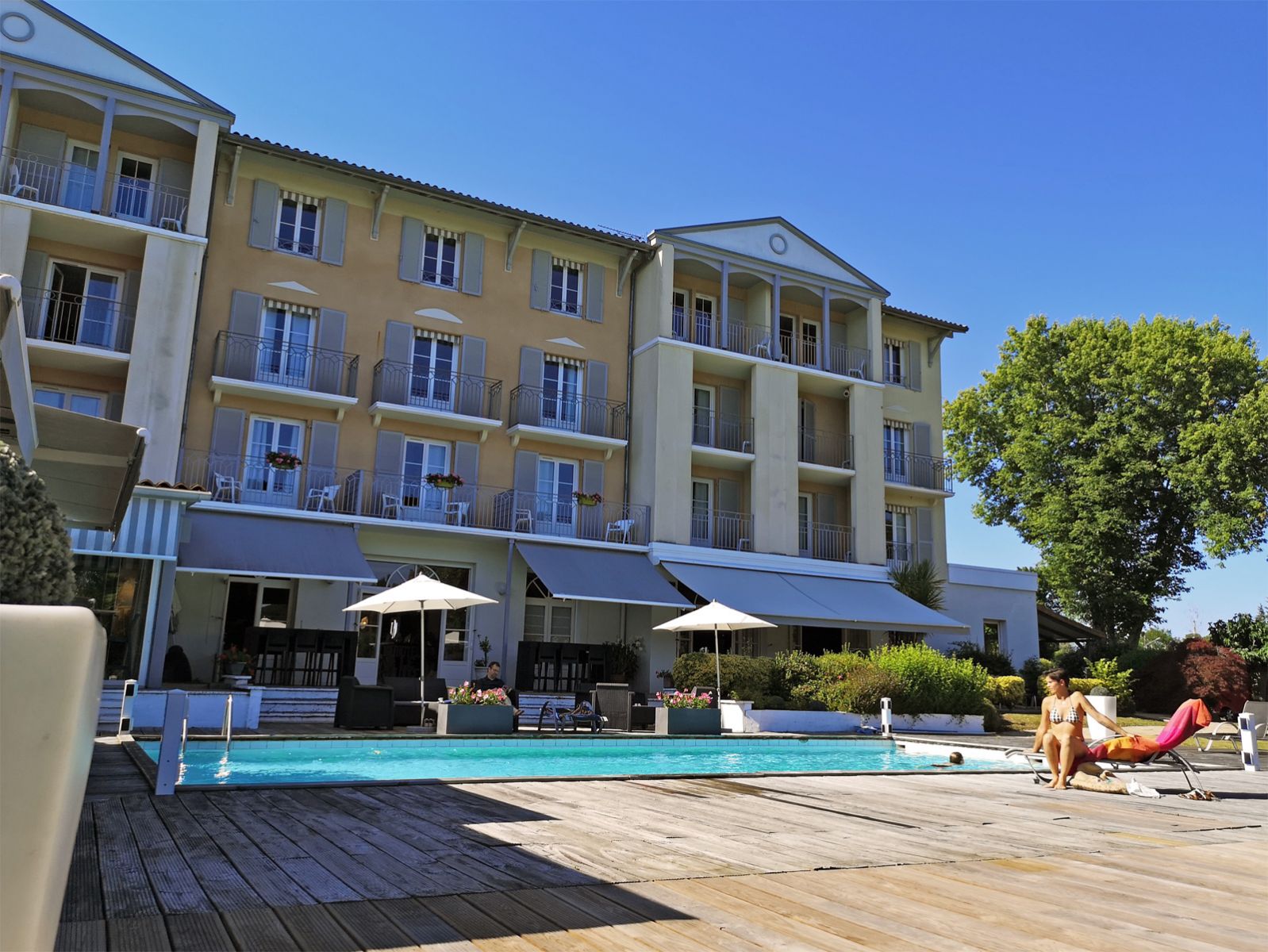 Hotel Restaurant * Le Lodge * in Salies-de-Béarn