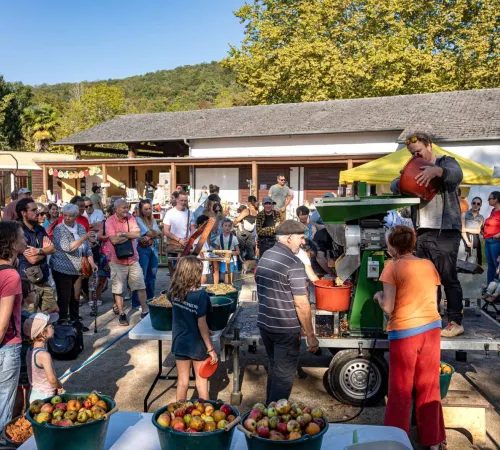 Oyez, oyez ! La Fête de la Pomme et la Gratiféria approche sur l'île du Neez à Gan !