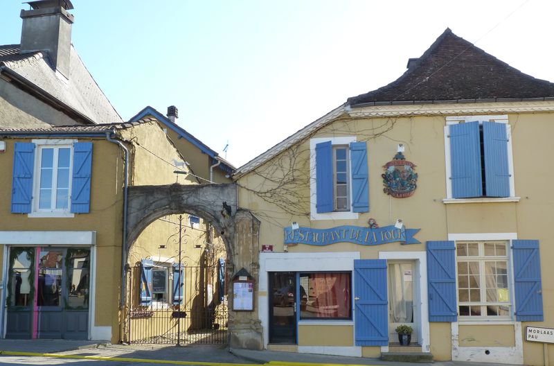 Exposition de peintures de Mme Maugeri, au res ...