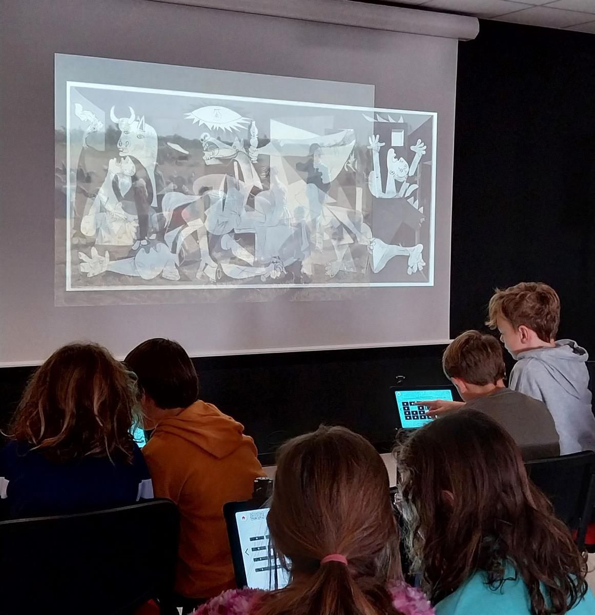 Sous le ciel de Paris, à la Micro-Folie