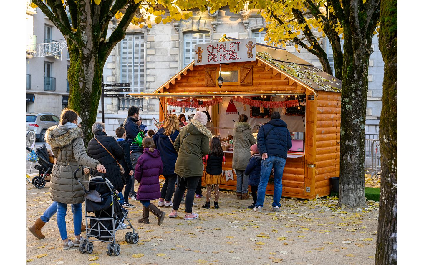 Noël à Pau - Marché de Noël- Boulevard des Pyr ...