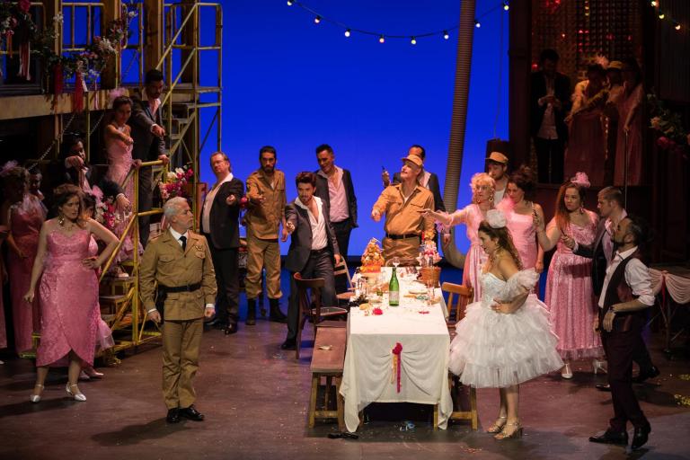 Projection d’un opéra L’élixir d’amour de Doni ...