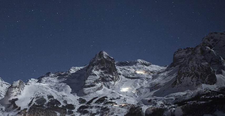 Observation des étoiles au télescope "Des étoi ...