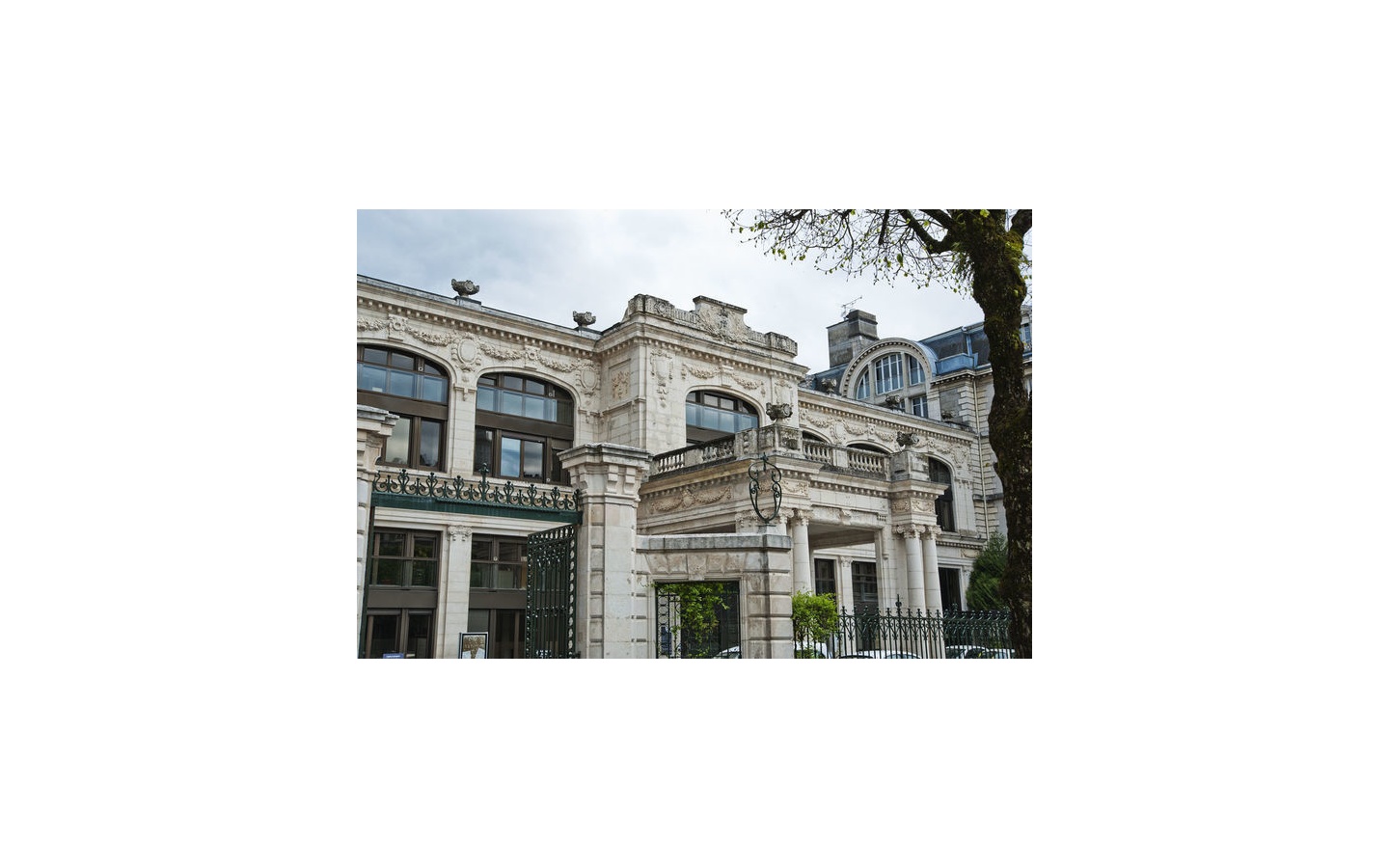 Fer forgé et savoir-faire : l'hôtel de France  ...