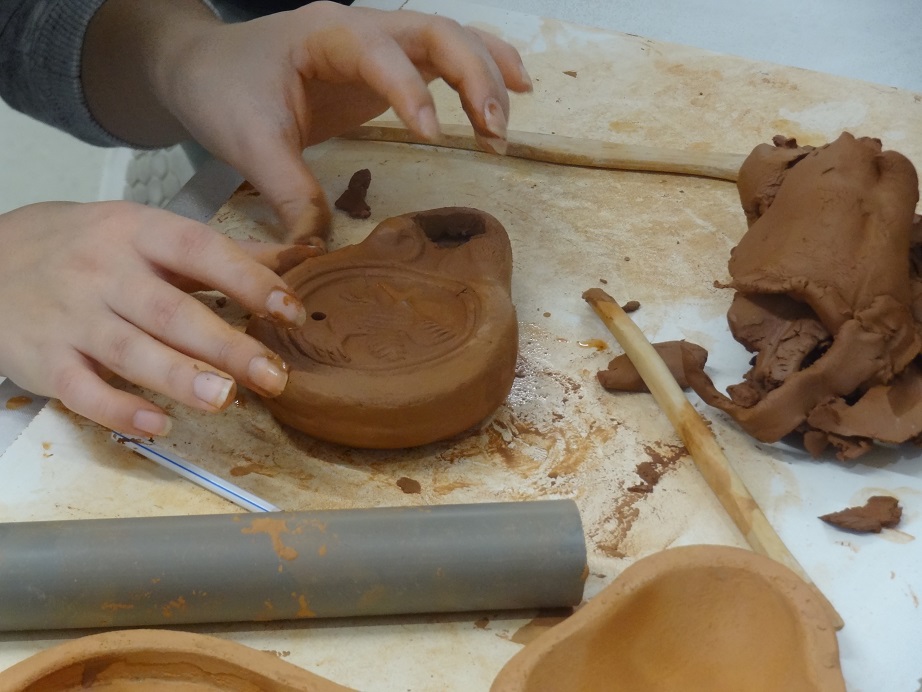 Atelier lampe à huile en argile, au musée gall ...