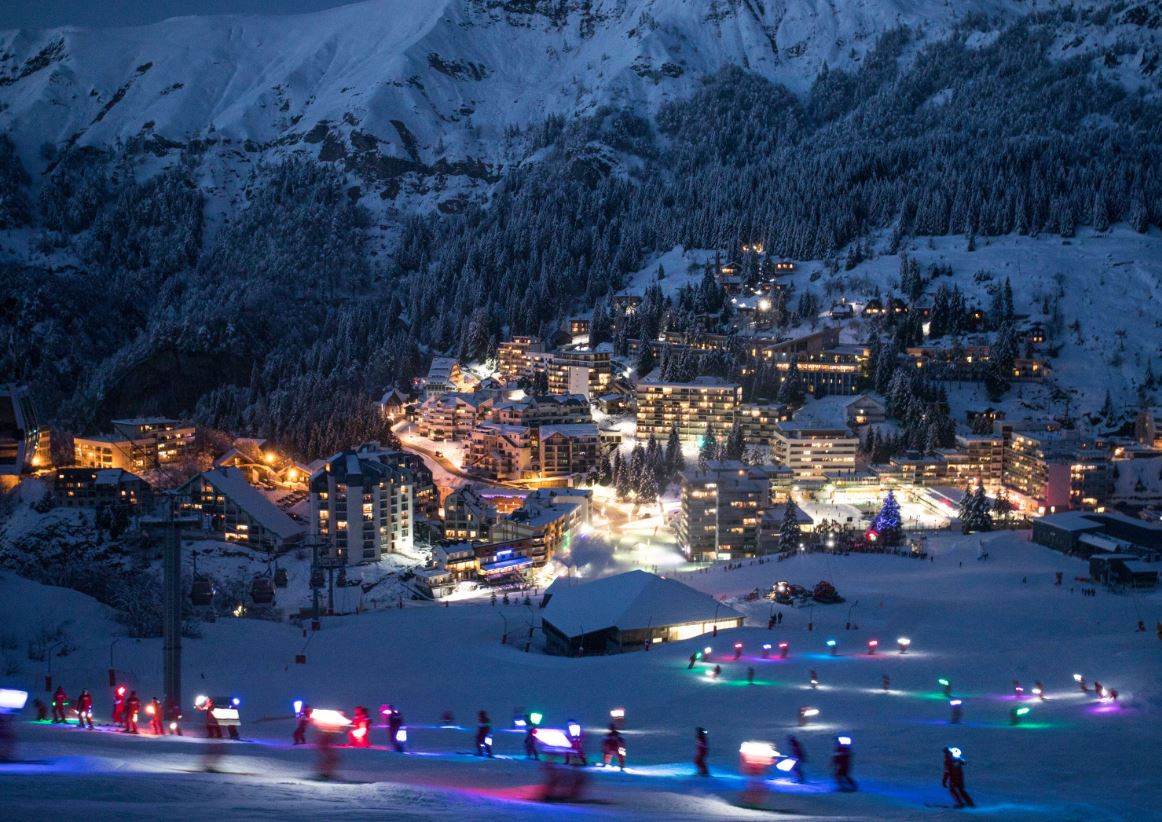 Descente aux flambeaux des moniteurs ESF
