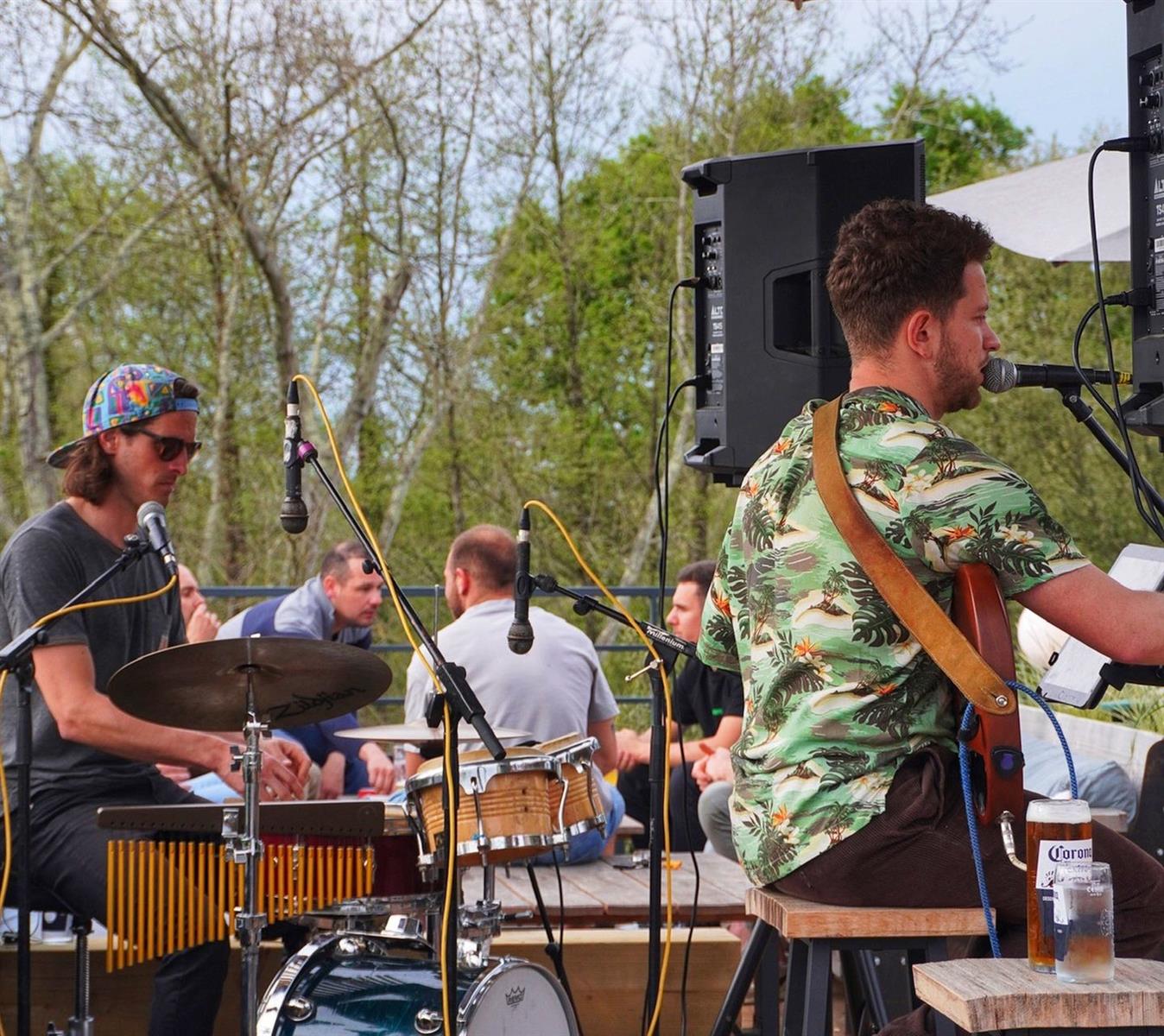 Concert live acoustic Softness, à La Canopée