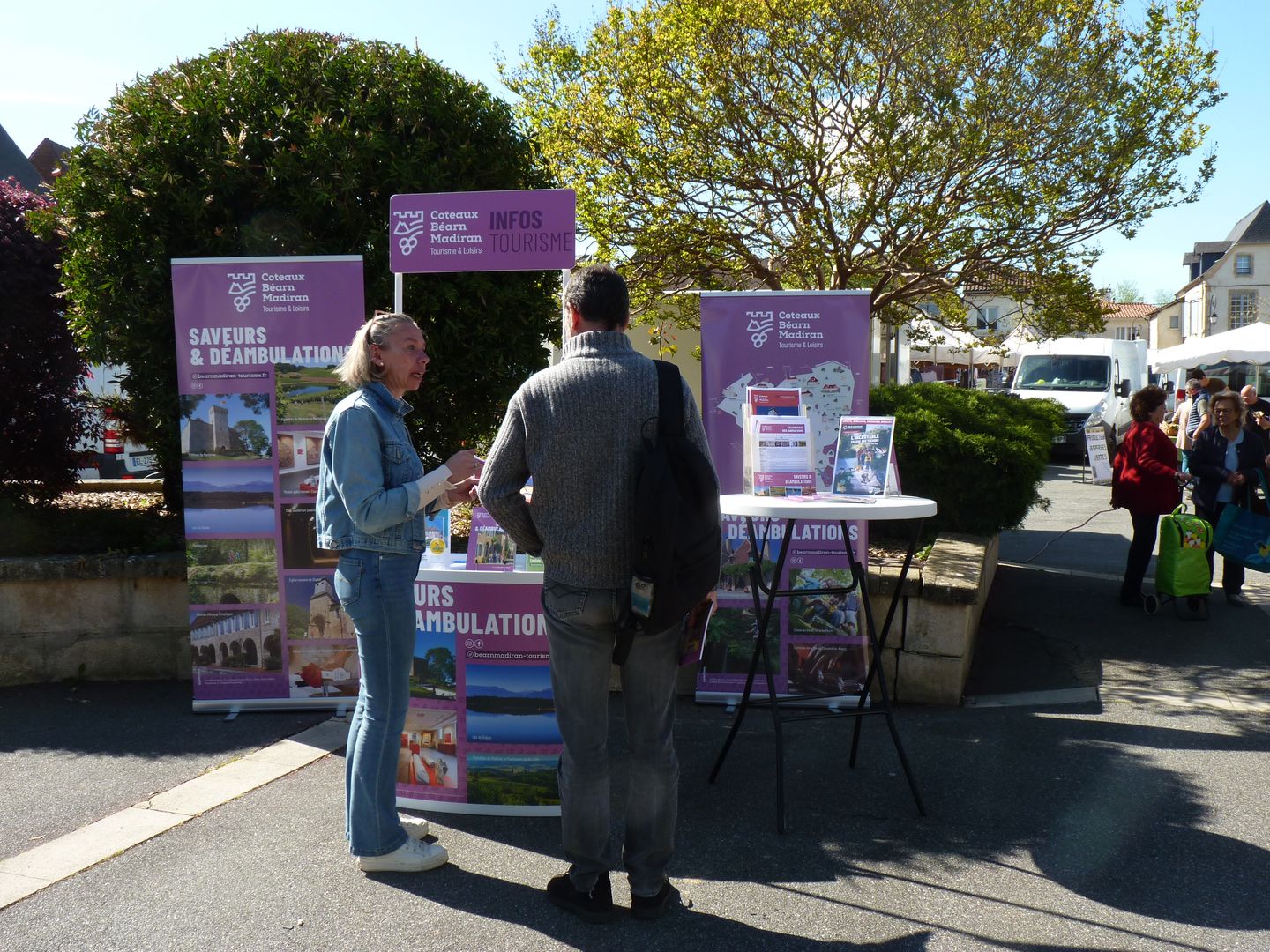 Le stand « tourisme & loisirs" Coteaux Béarn M ...