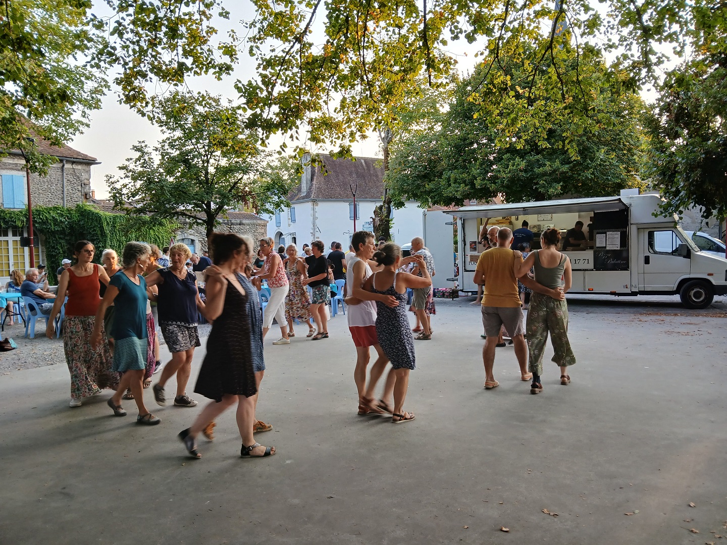 Initiation aux danses régionales