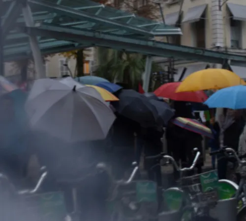 Une photographe fait le trottoir