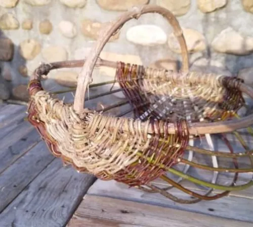 Atelier adulte vannerie sauvage en ronce et en jonc, à la Cueillette de l'Aragnon