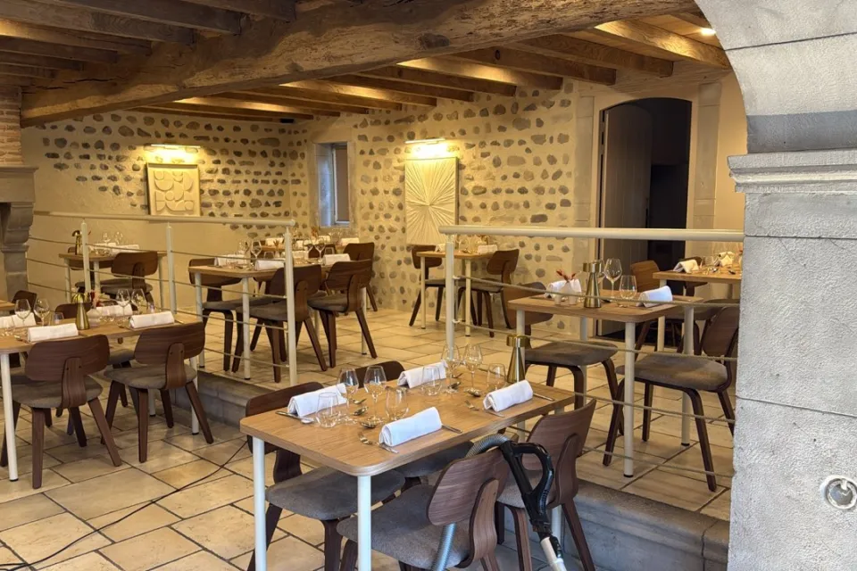 Restaurant semi-gastronomique au pied des vign ...