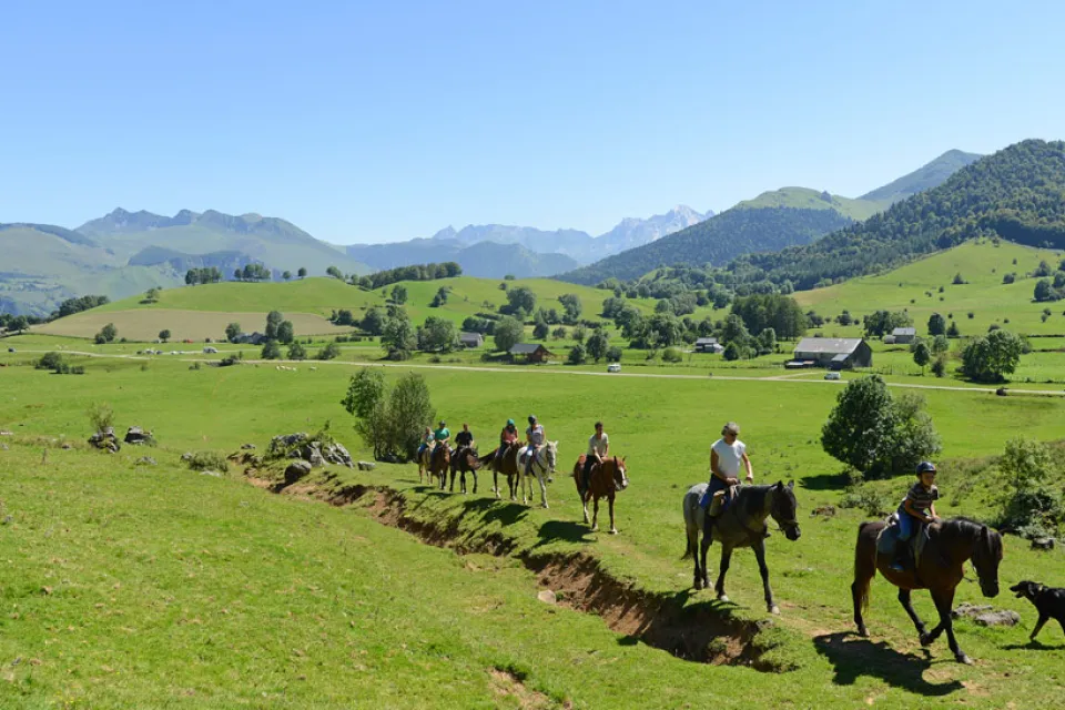 Les chevaux du Benou Chevauchée pyrénéenne