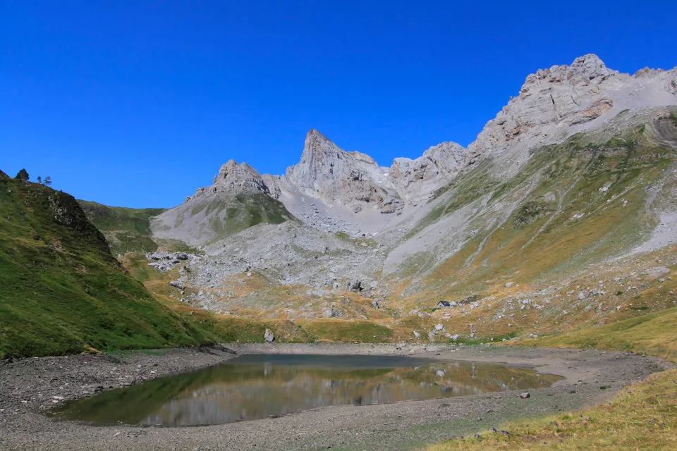 Lhurs Lake