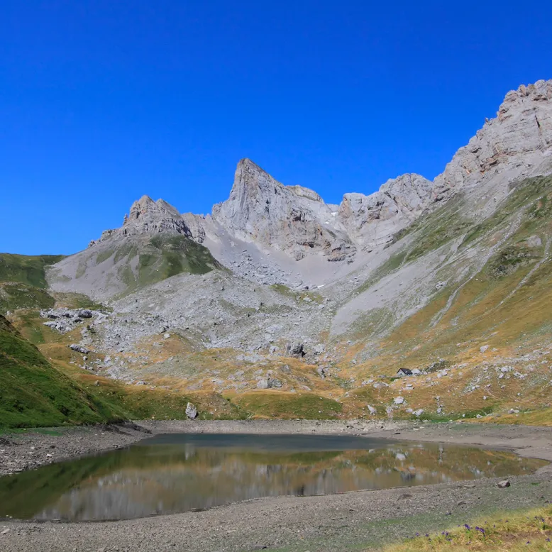 Lhurs Lake