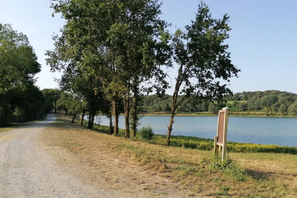 Lake Arzacq-Arraziguet