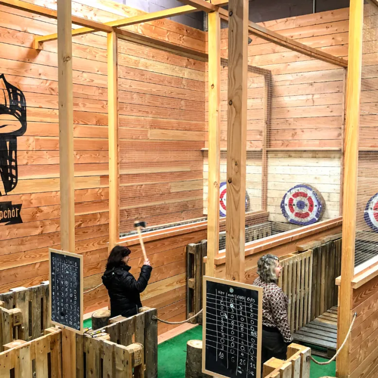 Babette Beer House - Pau Axe Thrower