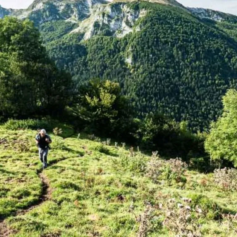 Hiking in the Ossau Valley: climbing the Pic d ...