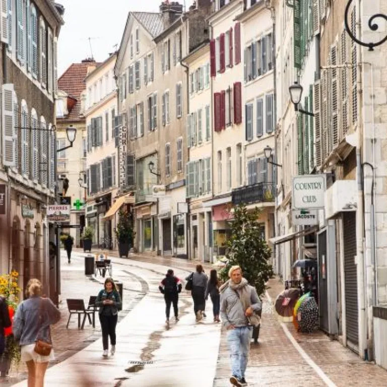 Urban stroll in Pau, royal capital