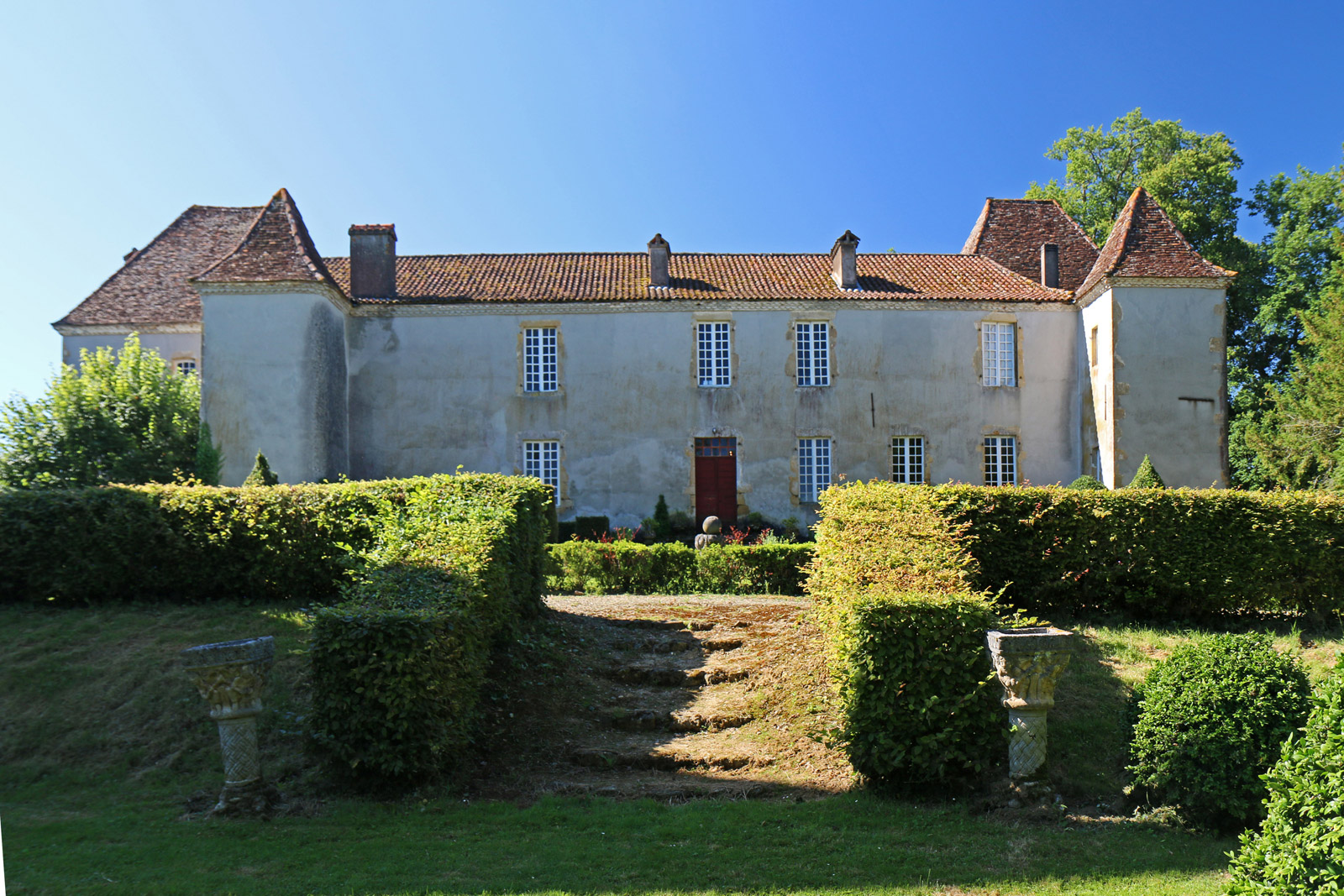 Chateau de Marascaas